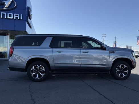 Used 2025 GMC Yukon XL AT4 w/ Premium Trailering Package image 8