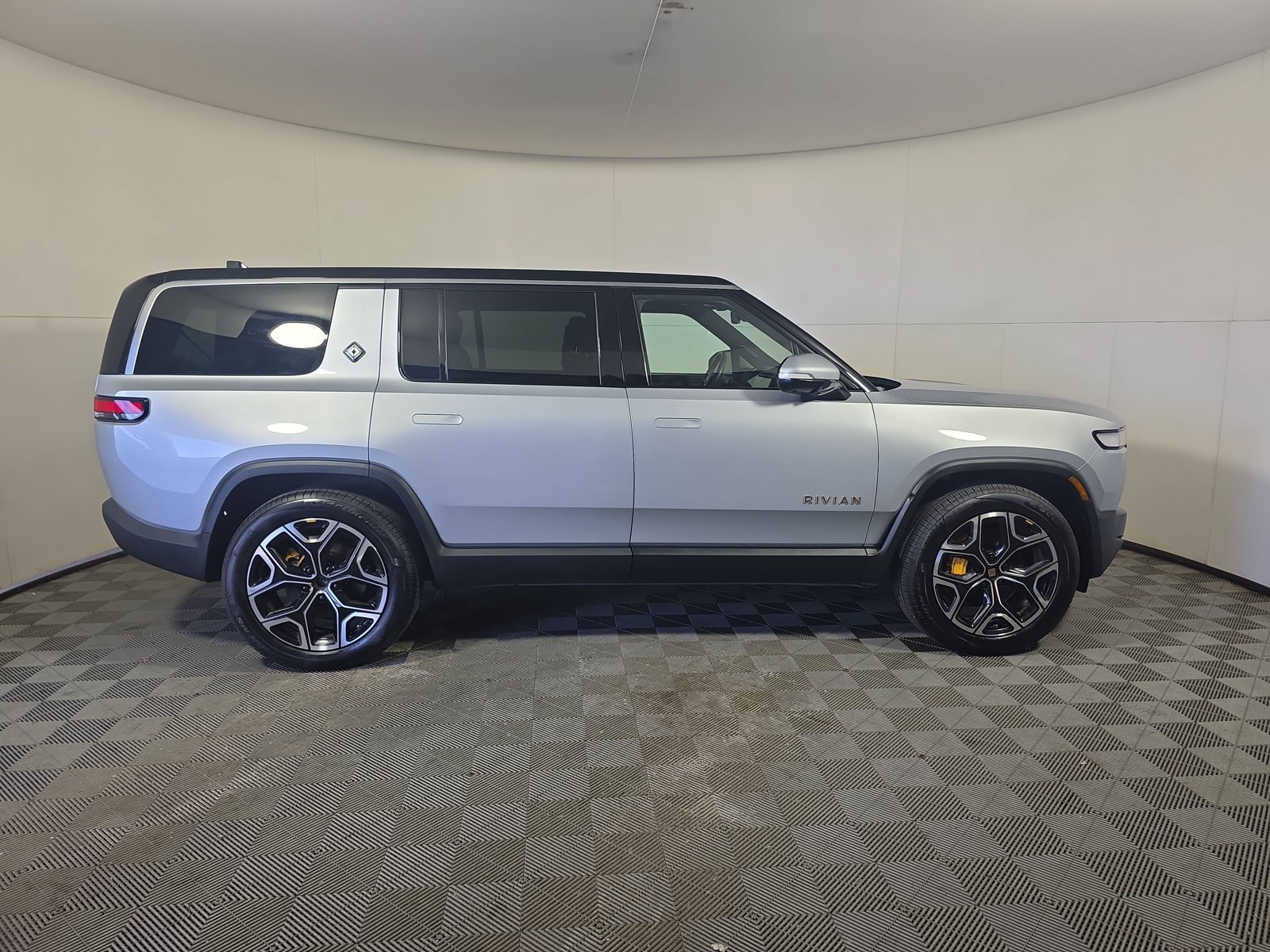 Used 2022 Rivian R1S Launch Edition Quad AWD/4WD image 6