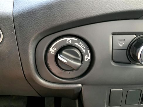 Used 2023 Nissan Frontier PRO-4X w/ Technology Package AWD/4WD image 35