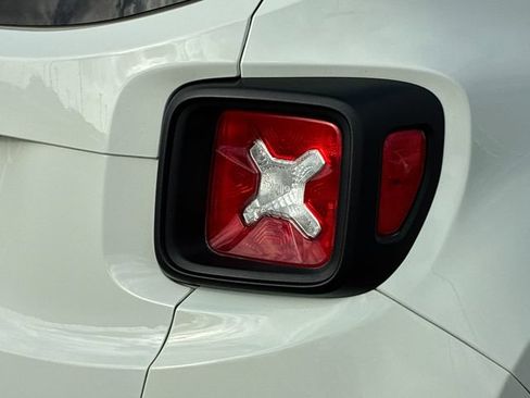 Used 2023 Jeep Renegade Latitude AWD/4WD image 28