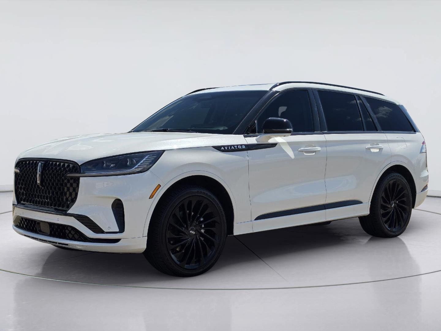 Used 2025 Lincoln Aviator Reserve w/ Equipment Group 201A AWD/4WD image 1