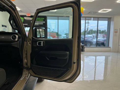 Used 2020 Jeep Gladiator Overland w/ LED Lighting Group image 36