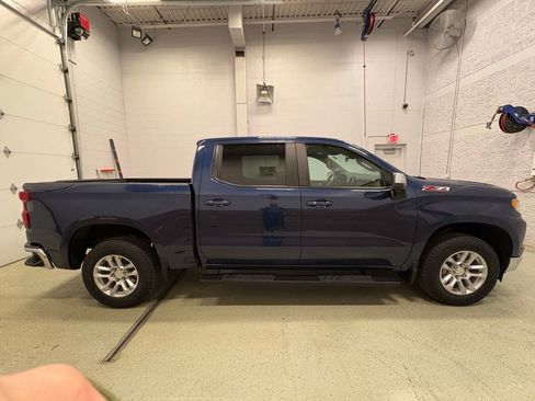 Used 2023 Chevrolet Silverado 1500 LT AWD/4WD image 3