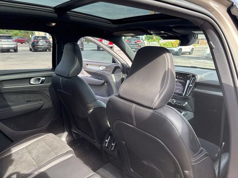 Used 2022 Volvo XC40 T5 R-Design w/ Advanced Package AWD/4WD image 35