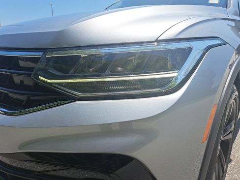 Certified 2023 Volkswagen Tiguan SE R-Line FWD image 29