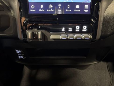 Used 2025 RAM 2500 Big Horn AWD/4WD image 7