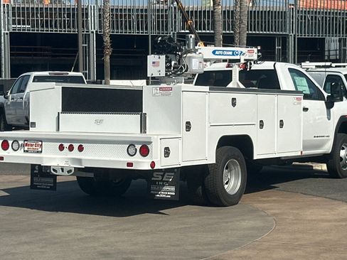 New 2025 GMC Sierra 3500 Pro w/ Convenience Package RWD image 4