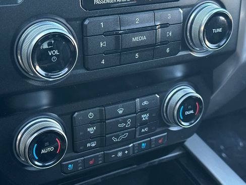 Used 2019 Ford F150 Platinum w/ Equipment Group 701A Luxury image 24