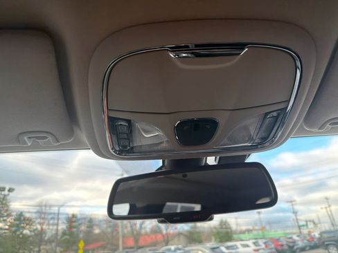 Used 2018 Jeep Cherokee Overland image 32