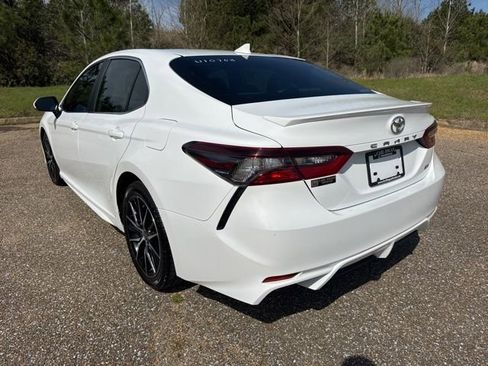 Used 2022 Toyota Camry SE image 4