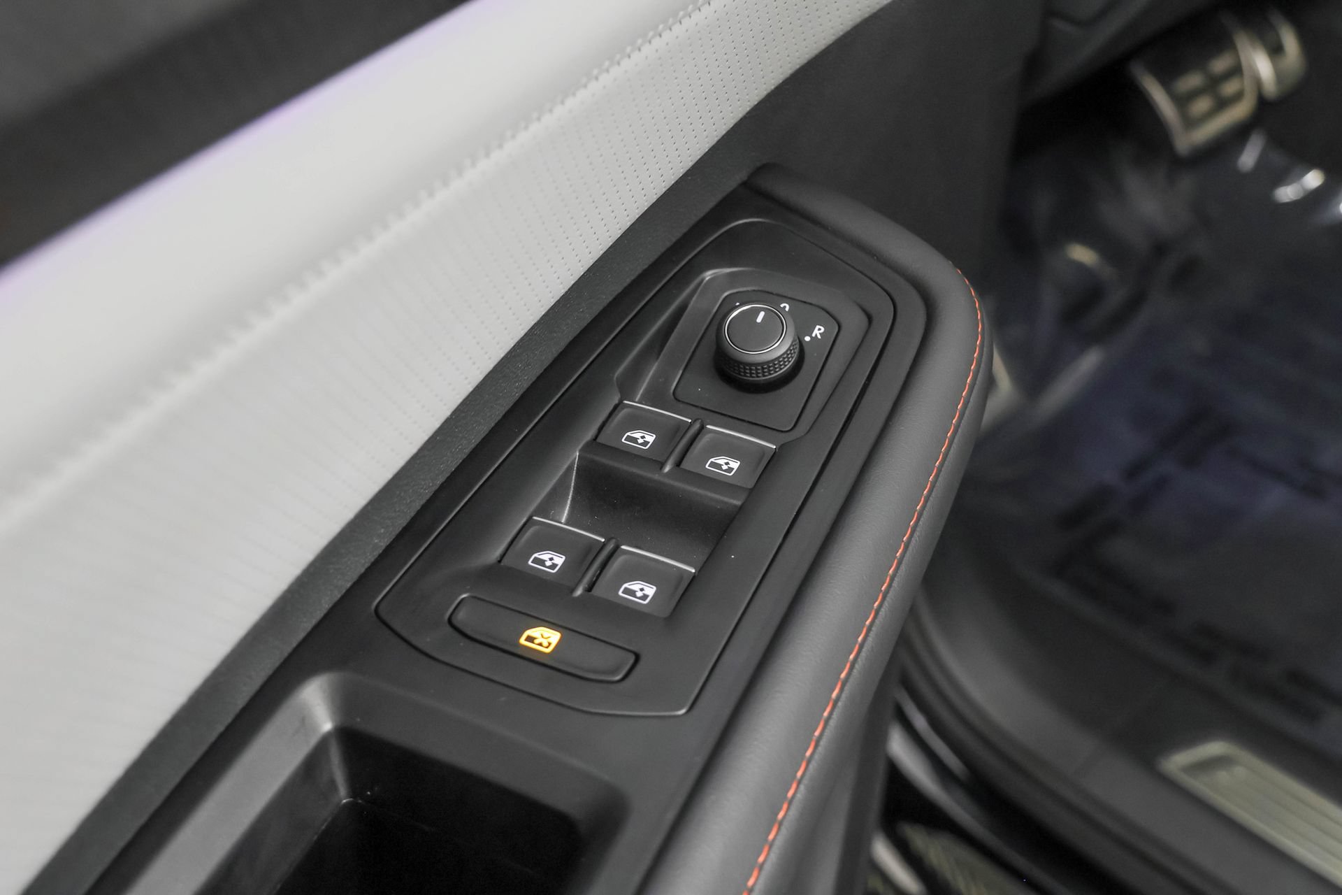 Used 2025 Volkswagen Atlas Peak Edition SE AWD/4WD image 34