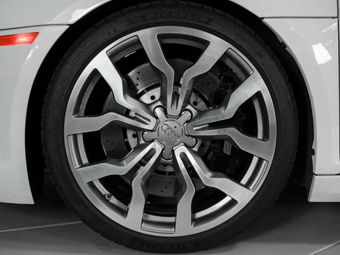 Used 2012 Audi R8 V10 image 19