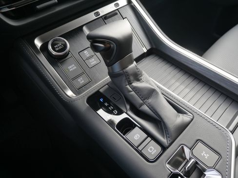 Used 2025 Lexus GX 550 w/ Accessory Package (2T) image 32