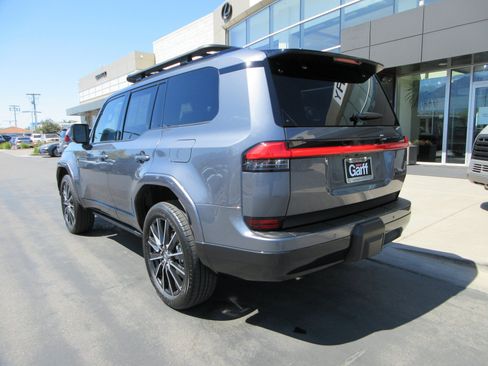 Used 2025 Lexus GX 550 w/ Accessory Package (2T) AWD/4WD image 5