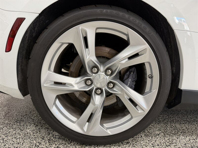 Used 2022 Chevrolet Camaro SS RWD image 23