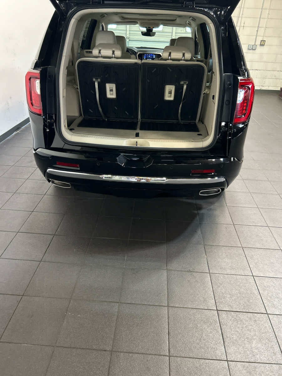 Used 2023 GMC Acadia Denali w/ Black Diamond Edition AWD/4WD image 12