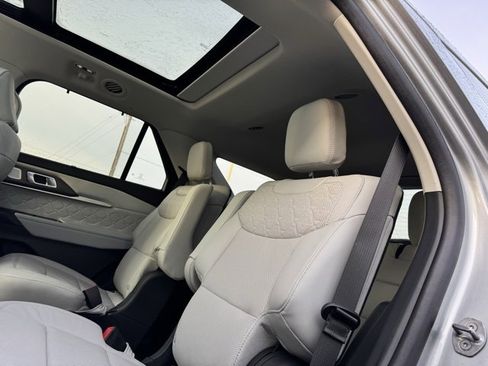 Used 2025 Ford Explorer Platinum w/ LUX Leather Package image 13
