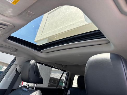 Used 2023 Toyota Highlander Limited AWD/4WD image 7