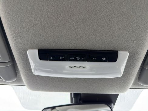 Used 2025 Nissan Versa S w/ Trunk Package image 17