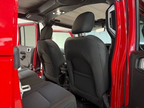 Used 2023 Jeep Gladiator Rubicon w/ Trailer Tow Package AWD/4WD image 34
