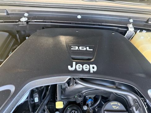 Used 2021 Jeep Gladiator Sport image 45