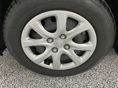 Used 2012 Hyundai Accent GLS image 23