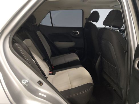 Used 2025 Hyundai Venue SEL FWD image 19