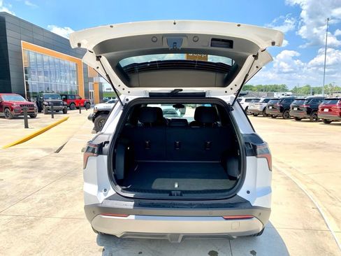 Used 2025 Chevrolet Equinox LT FWD image 19
