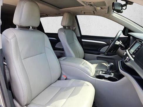 Used 2016 Toyota Highlander XLE FWD image 23