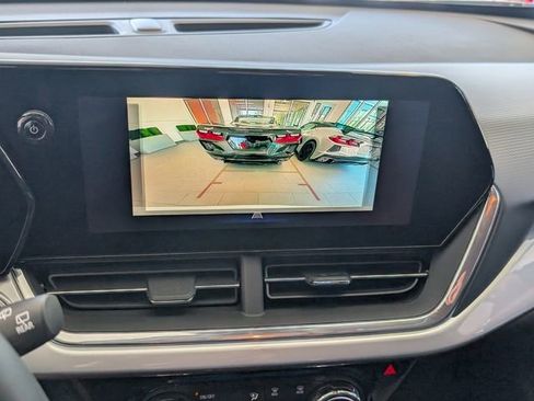 Used 2025 Chevrolet Trax LT w/ Driver Confidence Package image 19