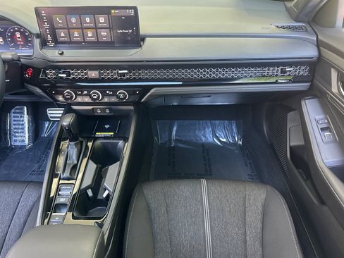 Used 2025 Honda Accord Sport image 29