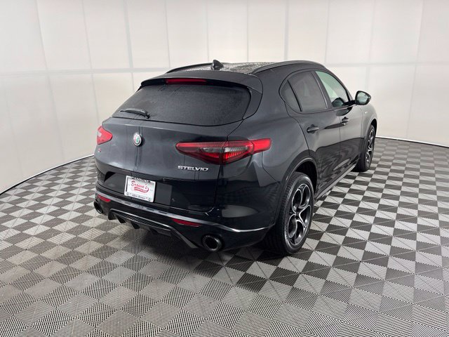 Used 2023 Alfa Romeo Stelvio Veloce AWD/4WD image 7