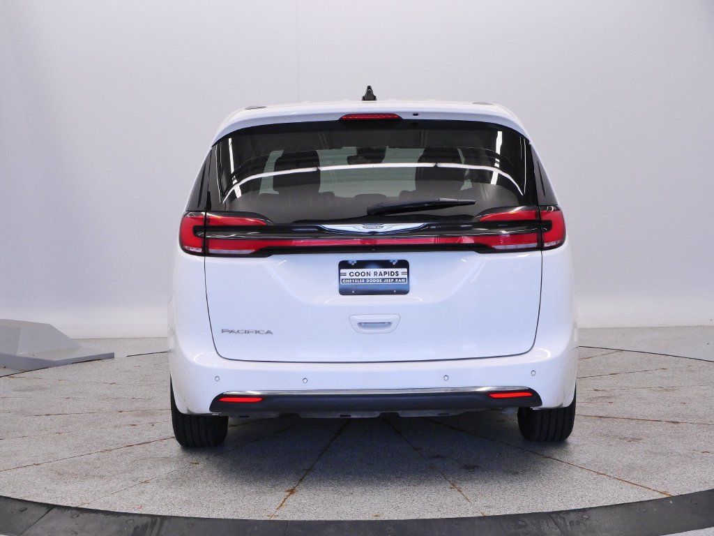 Certified 2023 Chrysler Pacifica Touring-L FWD image 4