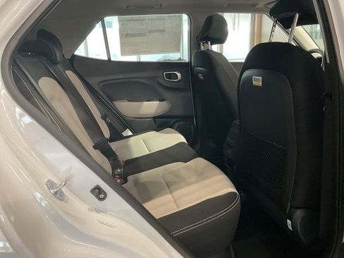 New 2025 Hyundai Venue SEL image 20