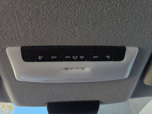 Used 2021 Nissan Kicks S image 29