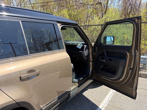 New 2026 Land Rover Defender 110 X-Dynamic SE AWD/4WD image 14