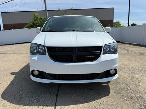 Used 2018 Dodge Grand Caravan SXT w/ Driver Convenience Group FWD image 4