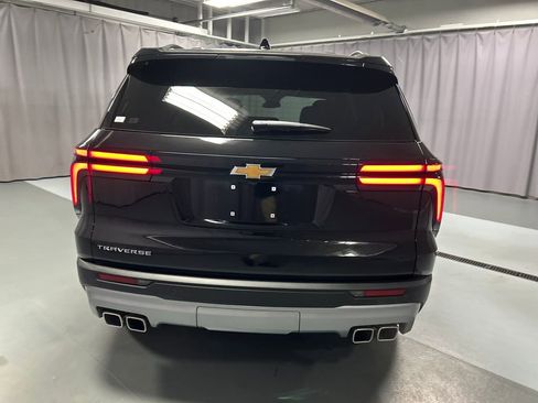 Used 2025 Chevrolet Traverse LT w/ Driver Confidence Package image 6