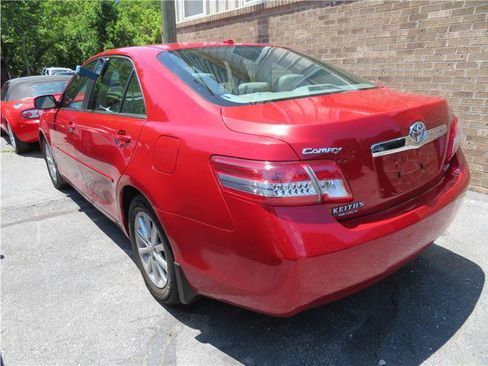 Used 2011 Toyota Camry XLE w/ XLE Extra-Value Pkg #2 FWD image 2