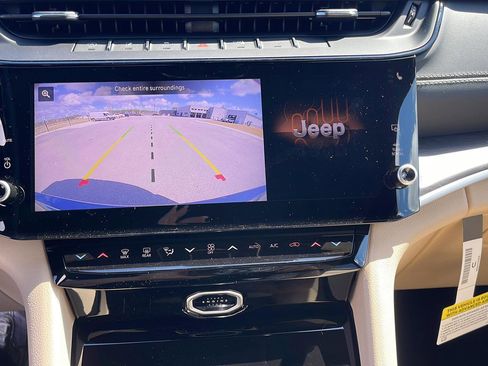 New 2026 Jeep Grand Cherokee Limited RWD image 18
