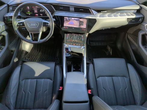 Used 2023 Audi e-tron Prestige w/ Prestige Package image 30