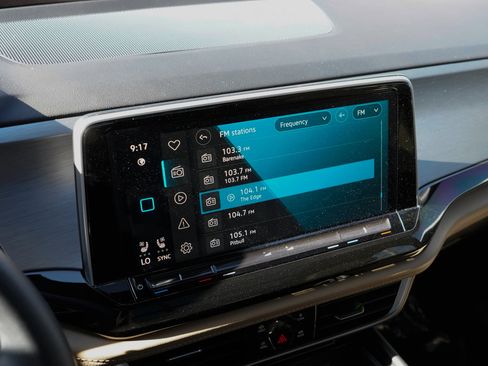 Used 2025 Volkswagen Atlas Cross Sport SE w/ Panoramic Sunroof Package image 27