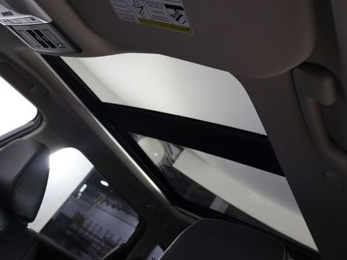 Used 2023 Nissan Rogue SL FWD image 39
