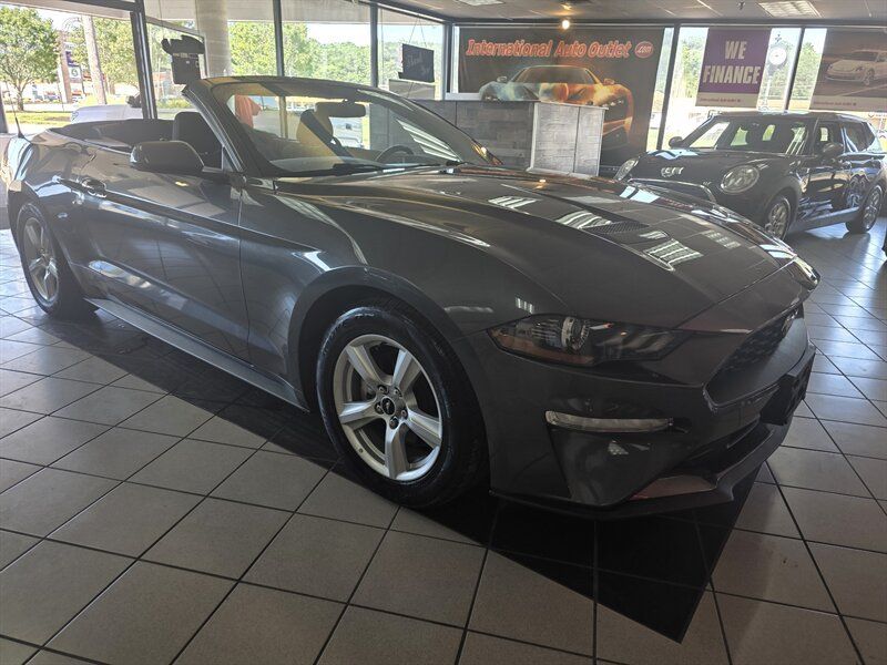 Used 2019 Ford Mustang Convertible RWD image 2