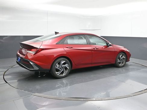Used 2025 Hyundai Elantra Sport FWD image 5