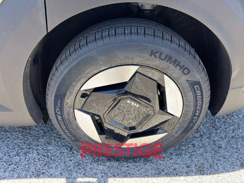 Used 2024 Kia EV9 Light Long Range RWD image 13