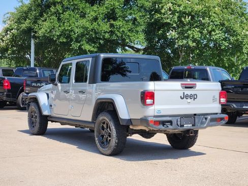 Used 2022 Jeep Gladiator Overland AWD/4WD image 5
