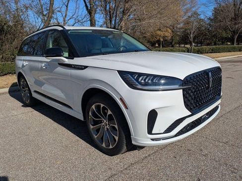 New 2026 Lincoln Aviator AWD w/ Jet Appearance Package image 4