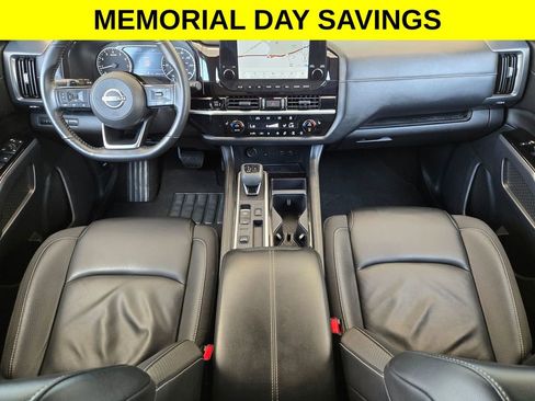 Used 2025 Nissan Pathfinder SL FWD image 16