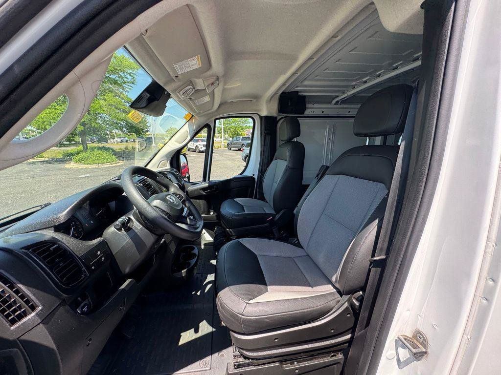 Used 2025 RAM ProMaster 2500 w/ Convenience Group FWD image 11